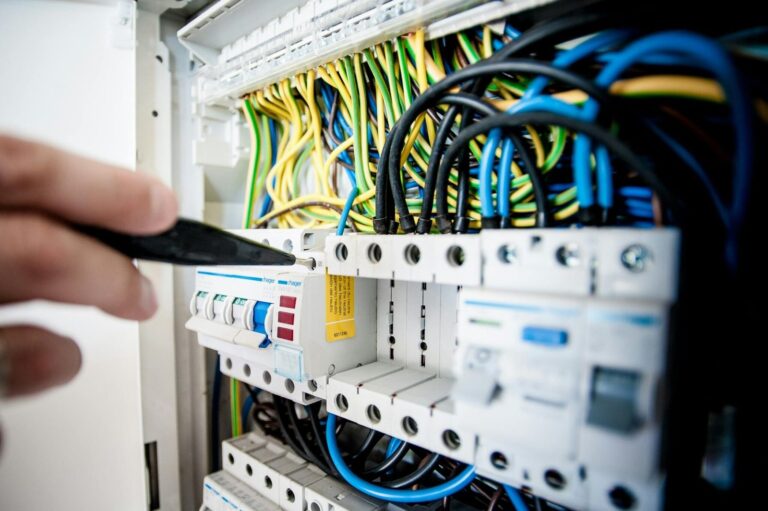 “Snowbreak Locate Uninterruptible Power Supply: A Lifesaver in Extreme Conditions”